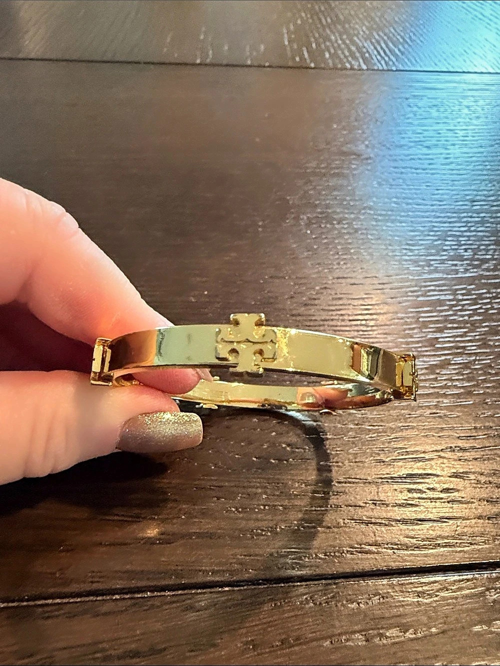 Tory Burch Icon Hinge Bracelet Gold - Picture 2 of 4